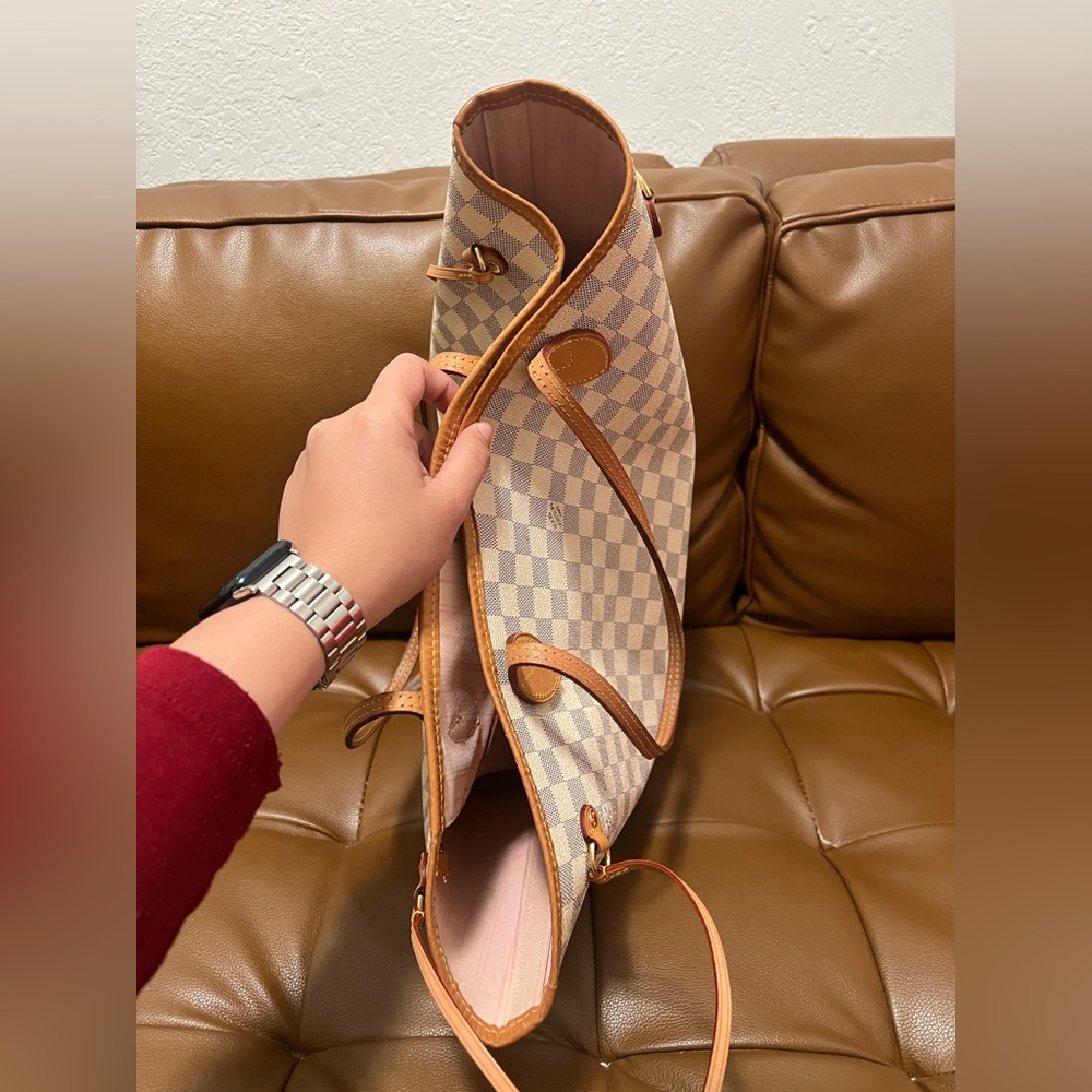 Lv - Picture 5 of 9
